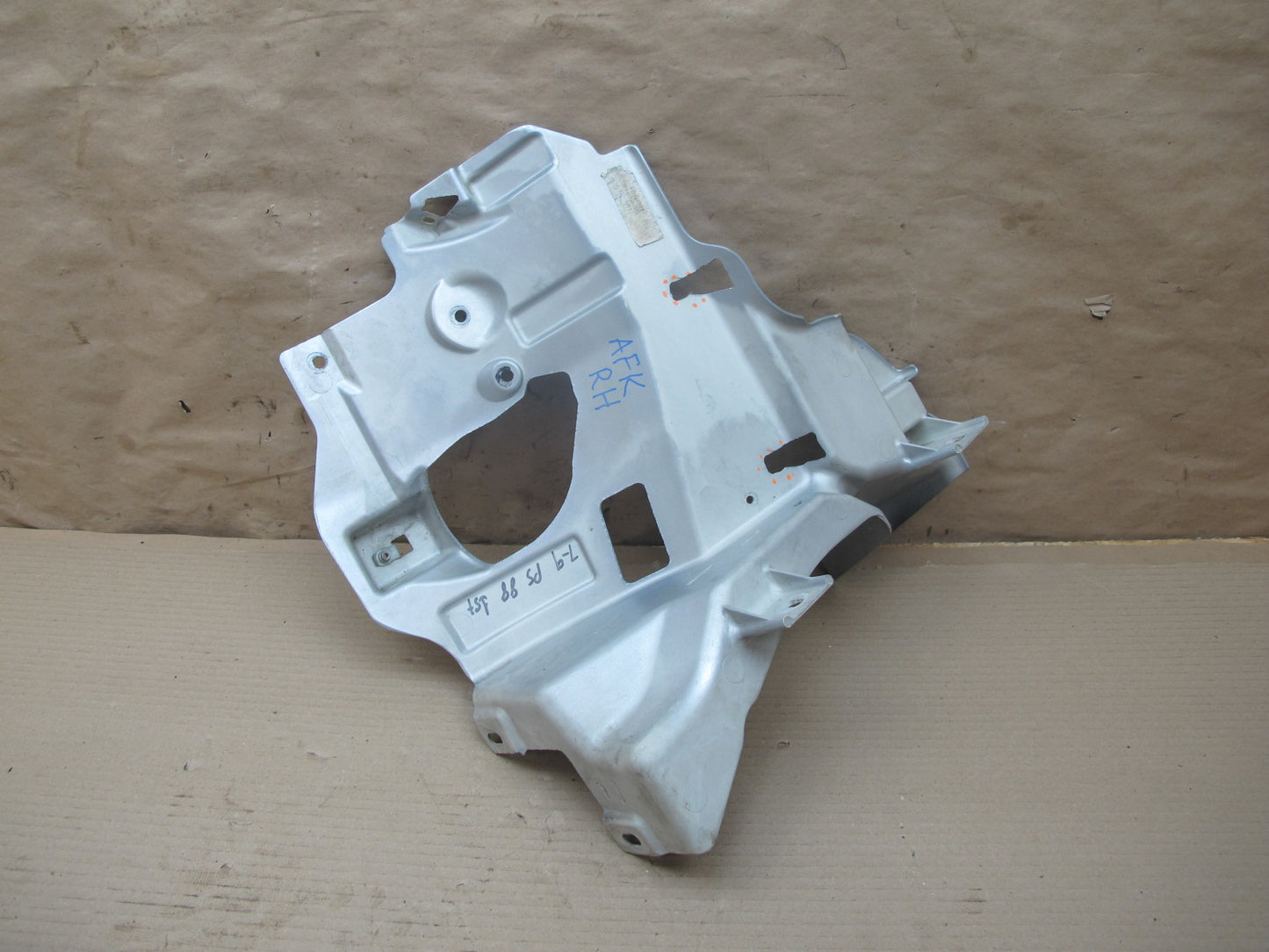 11-12 Fisker Karma Front Right Fender Inner Mount Bracket OEM