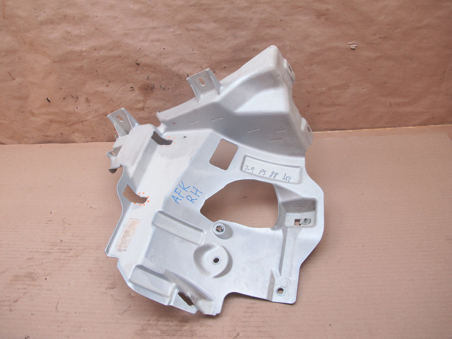 11-12 Fisker Karma Front Right Fender Inner Mount Bracket OEM