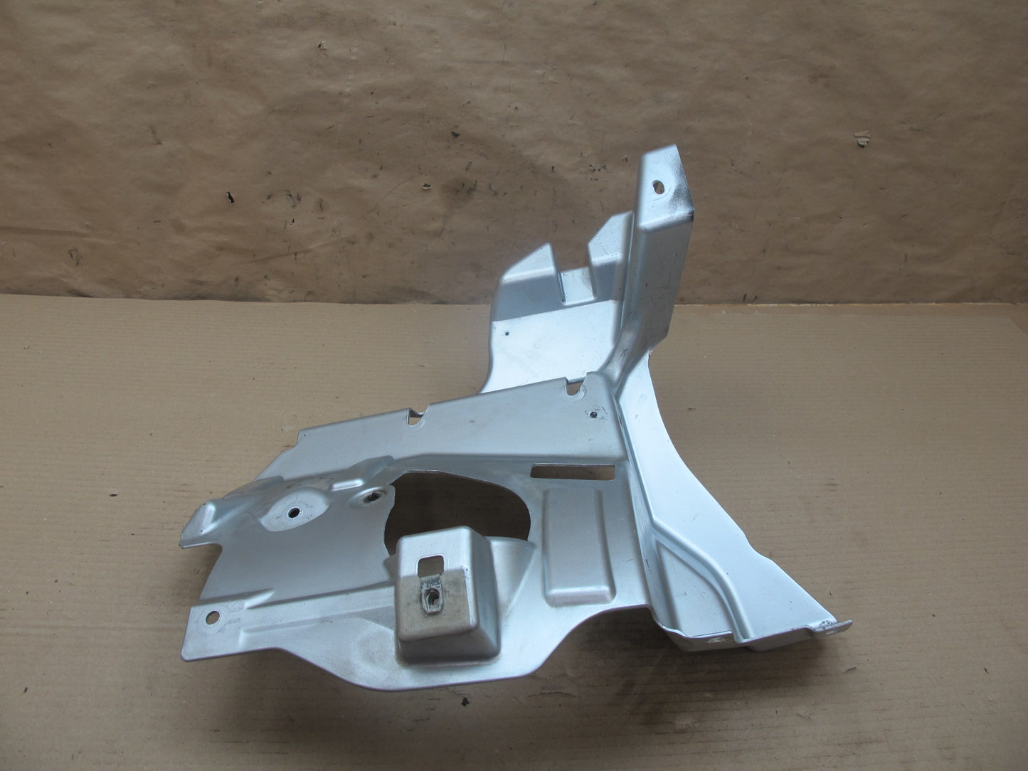 11-12 Fisker Karma Front Left Fender Inner Mount Bracket OEM