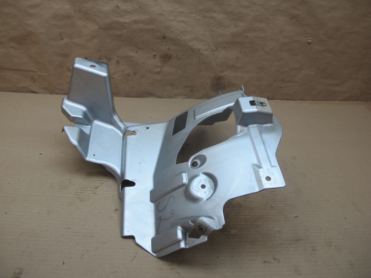 11-12 Fisker Karma Front Left Fender Inner Mount Bracket OEM