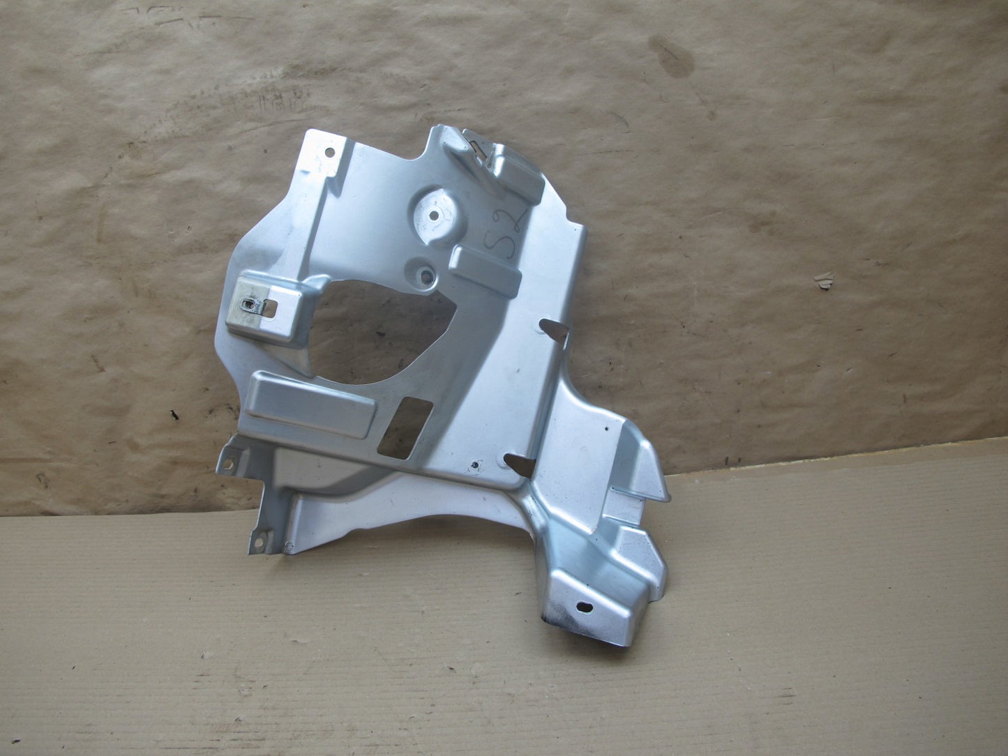 11-12 Fisker Karma Front Left Fender Inner Mount Bracket OEM