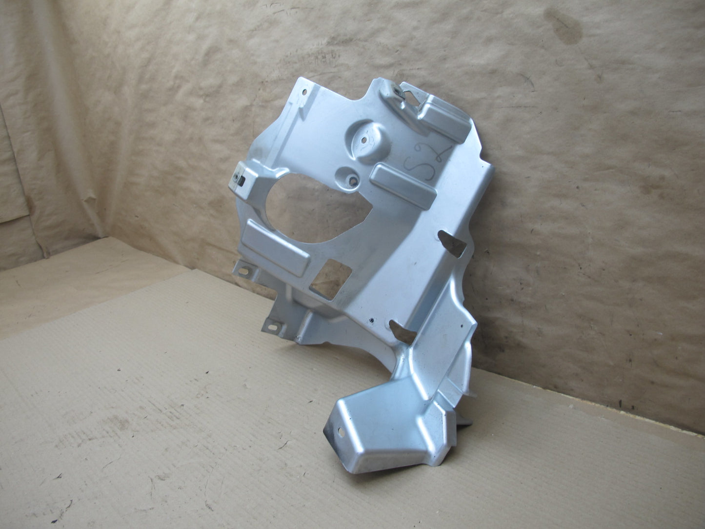11-12 Fisker Karma Front Left Fender Inner Mount Bracket OEM