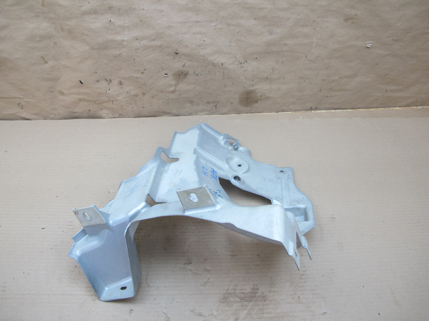 11-12 Fisker Karma Front Left Fender Inner Mount Bracket OEM