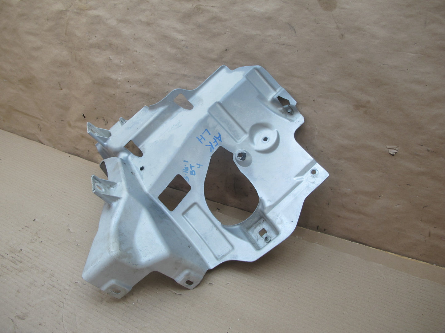 11-12 Fisker Karma Front Left Fender Inner Mount Bracket OEM