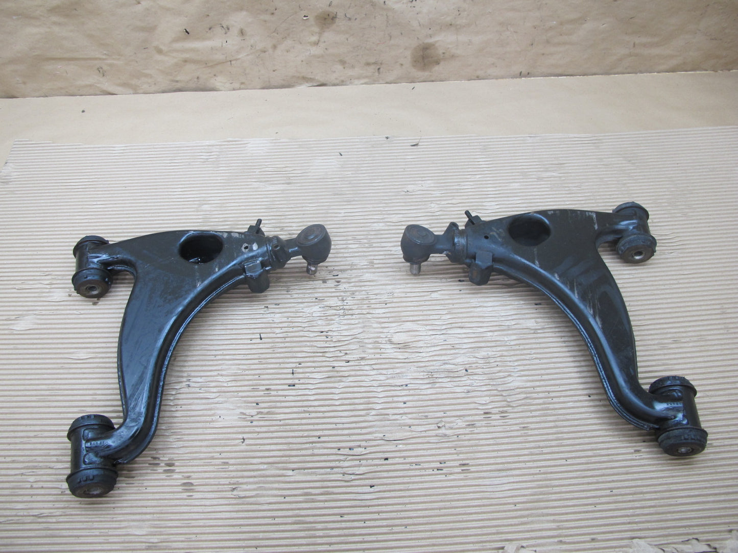 94-98 Mercedes R129 Sl-class Set of 2 Front Left Right  Lower Control Arm OEM