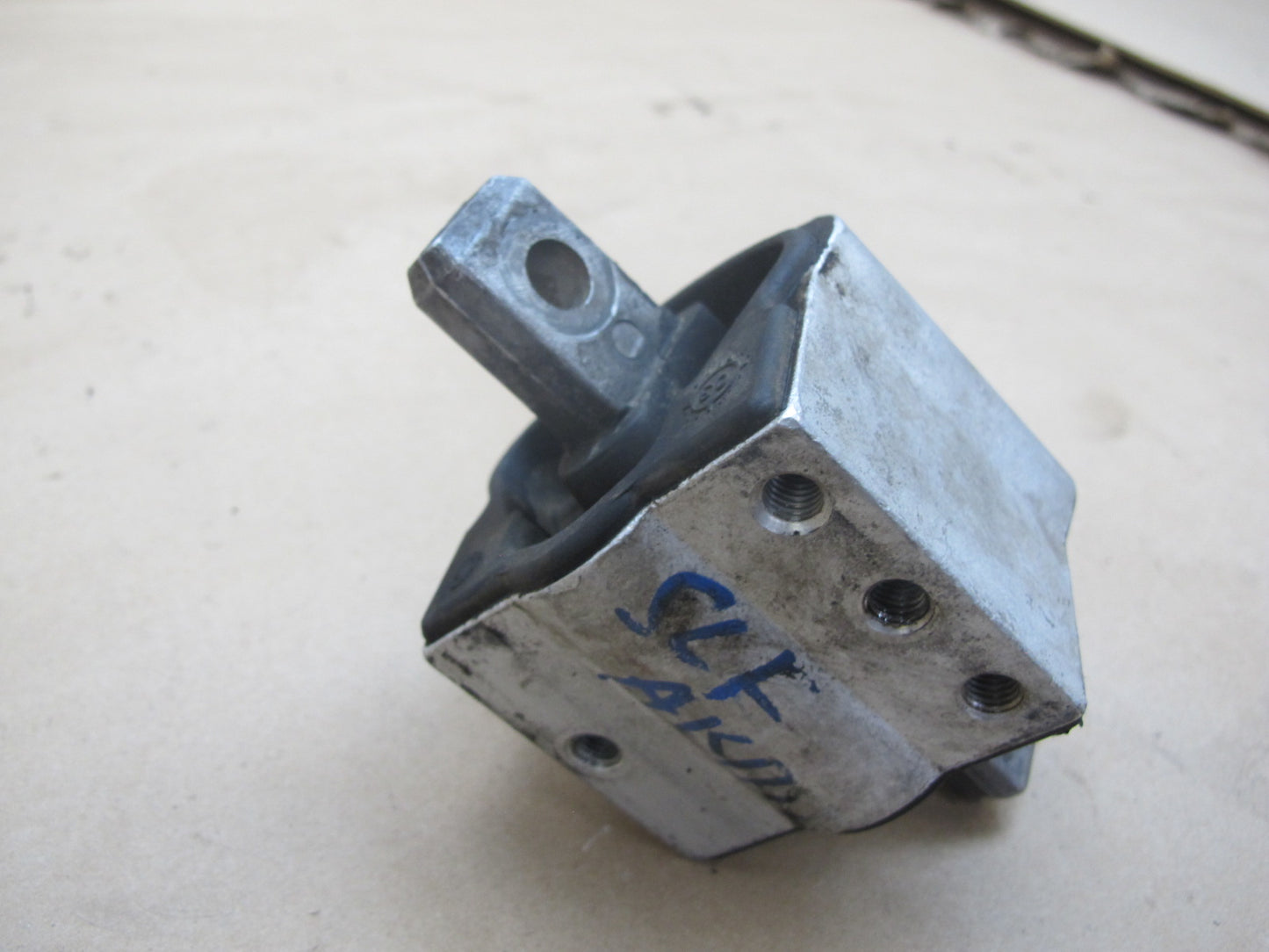 97-98 Mercedes R129 SL600 Automatic Transmission Mount Bracket Support OEM