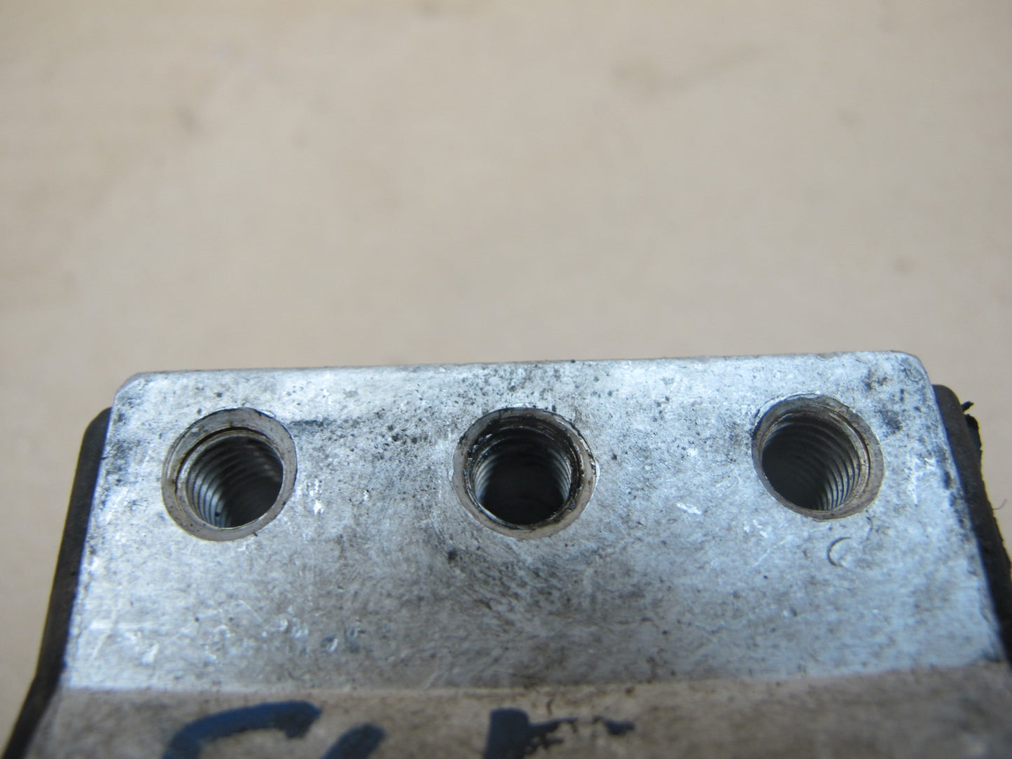 97-98 Mercedes R129 SL600 Automatic Transmission Mount Bracket Support OEM