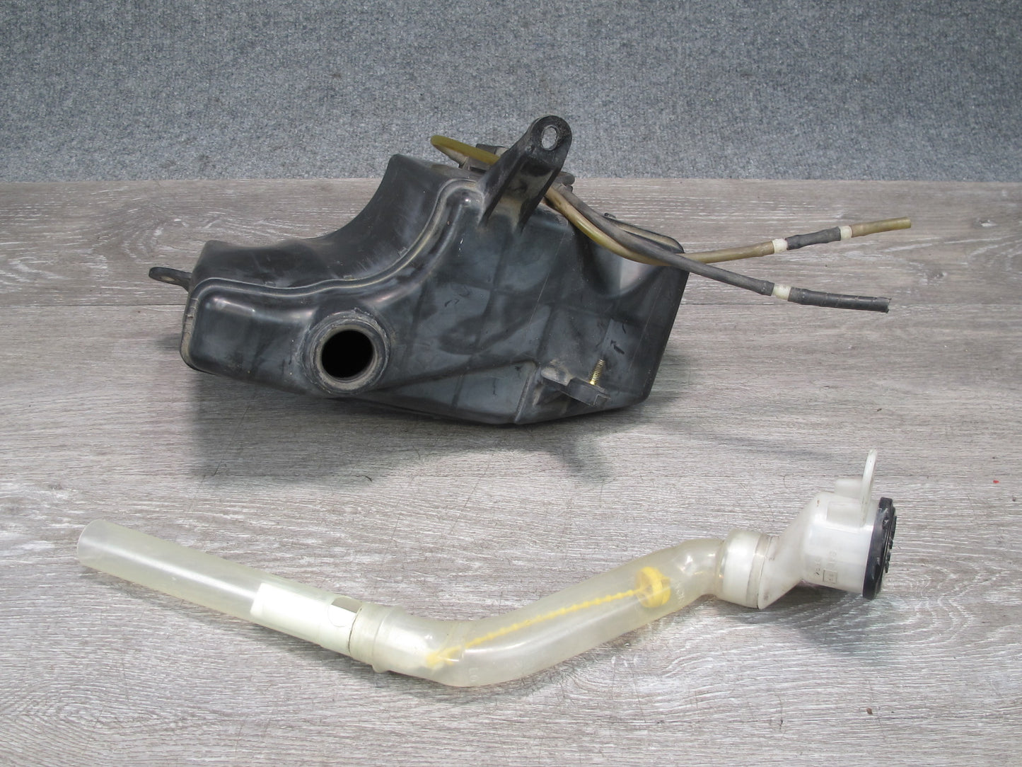 92-96 Toyota Cresta MARK2 JZX90 Windshield Washer Fluid Tank w Neck & Pump OEM