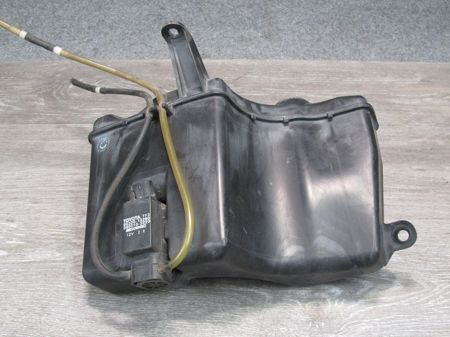 92-96 Toyota Cresta MARK2 JZX90 Windshield Washer Fluid Tank w Neck & Pump OEM