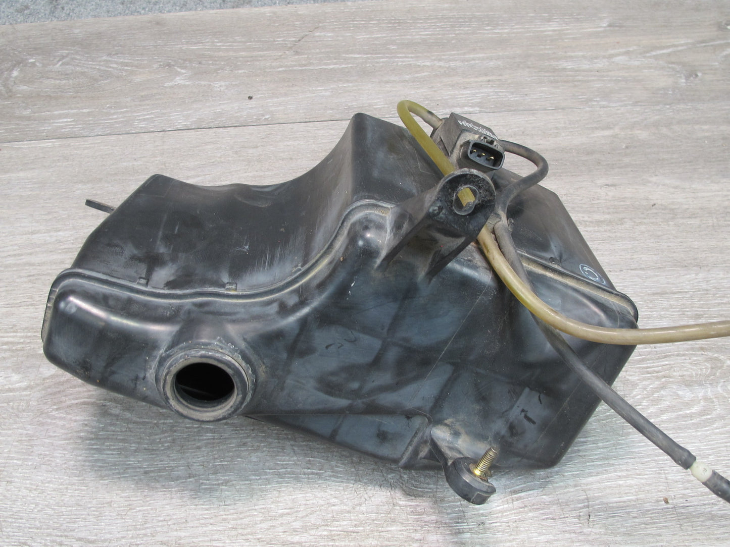 92-96 Toyota Cresta MARK2 JZX90 Windshield Washer Fluid Tank w Neck & Pump OEM