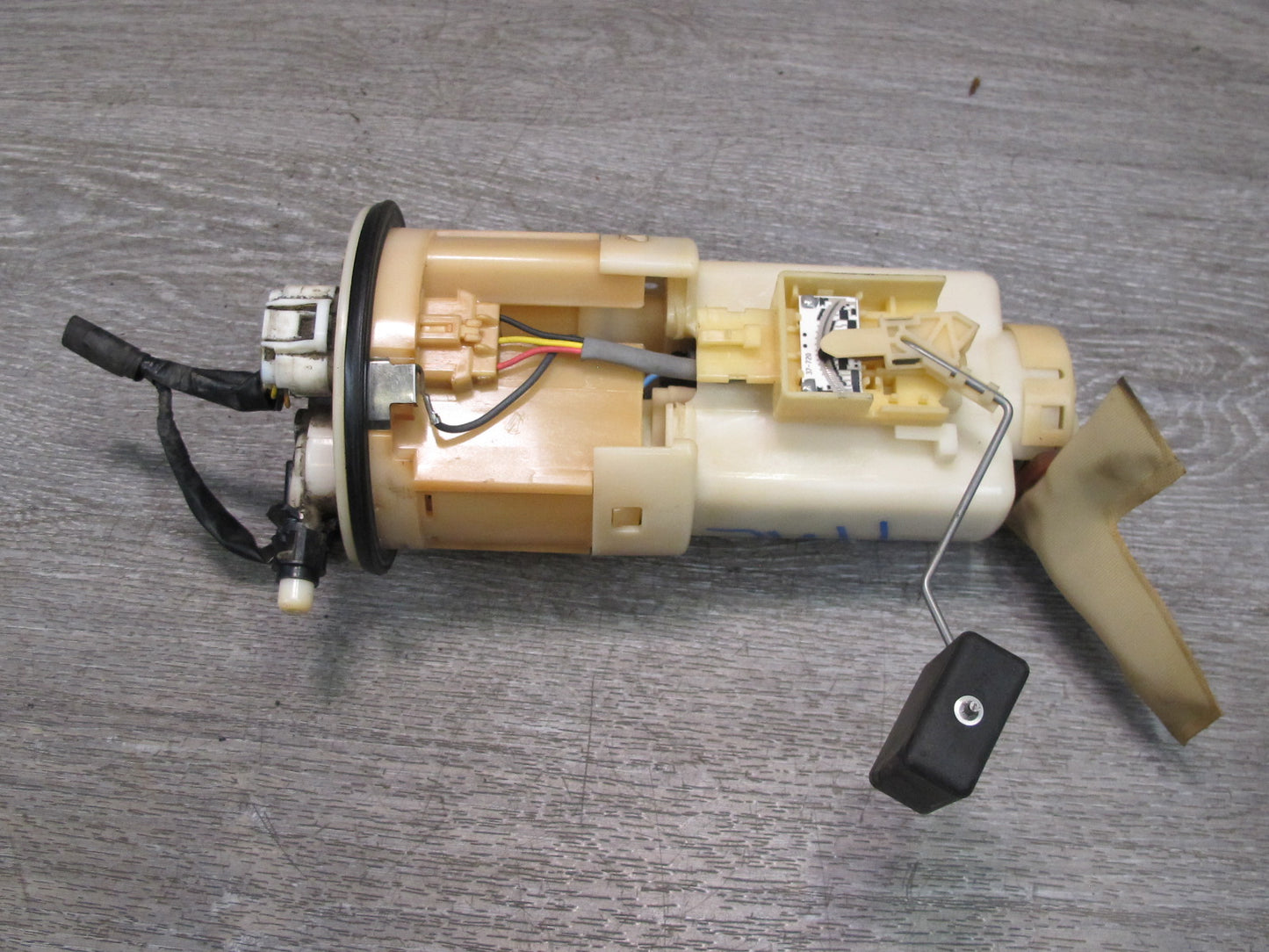 00-05 Toyota MR2 Spyder Fuel Pump w Vapor Pressure Sensor Assy OEM