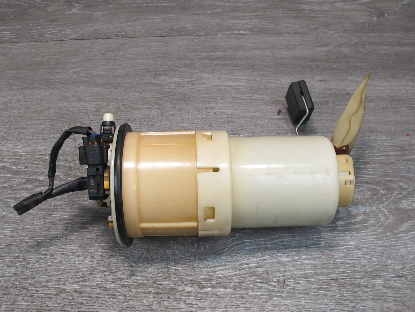 00-05 Toyota MR2 Spyder Fuel Pump w Vapor Pressure Sensor Assy OEM