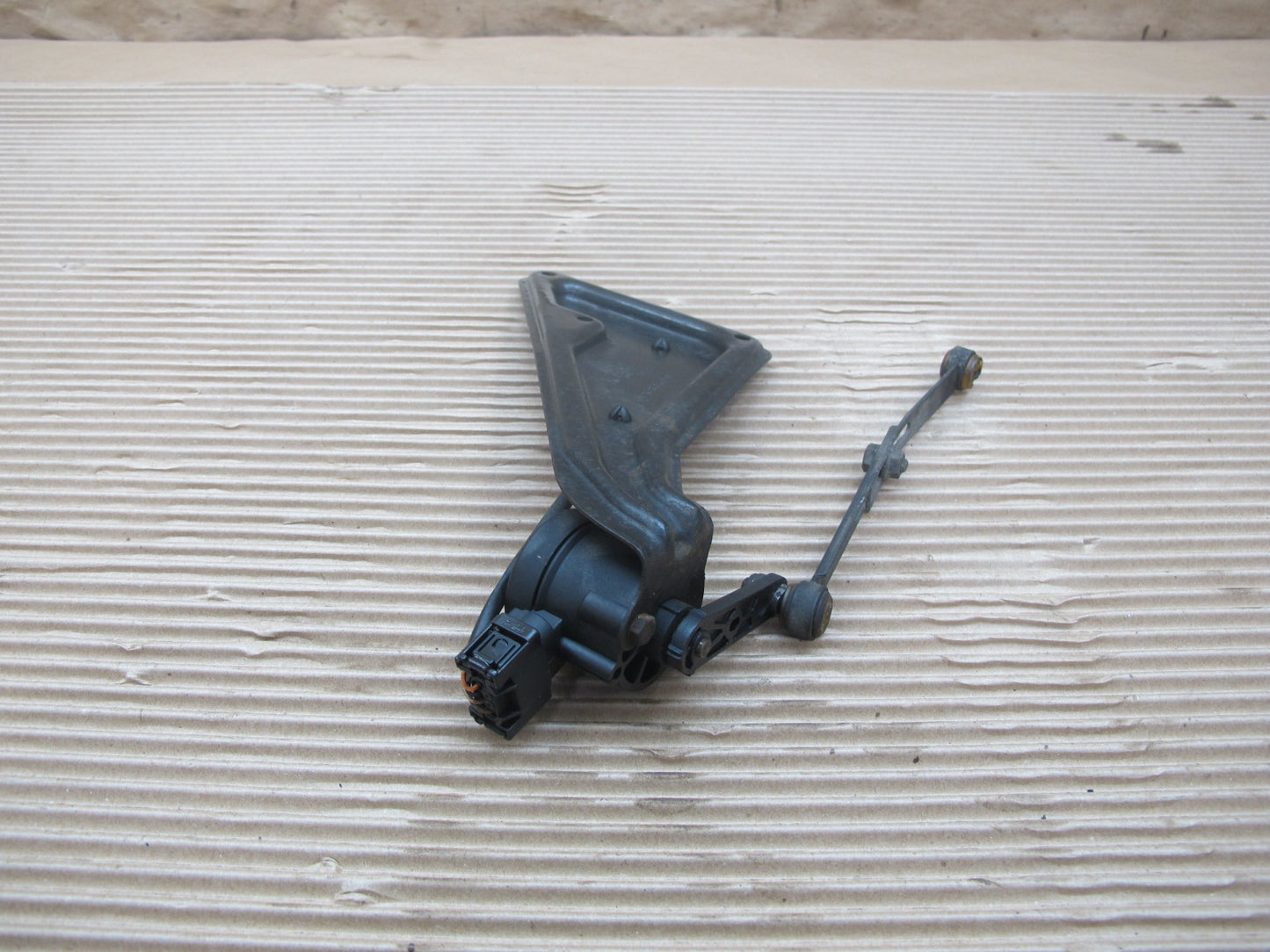 94-02 Mercedes R129 Sl-class Rear Right Height Level Sensor w Bracket OEM