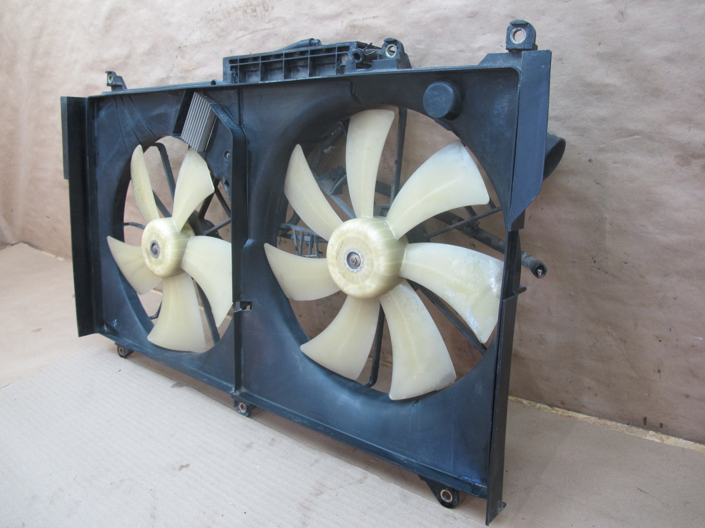 01-06 Lexus LS430 UCF30L Engine Radiator Cooling Motor Fan Shroud w Module OEM