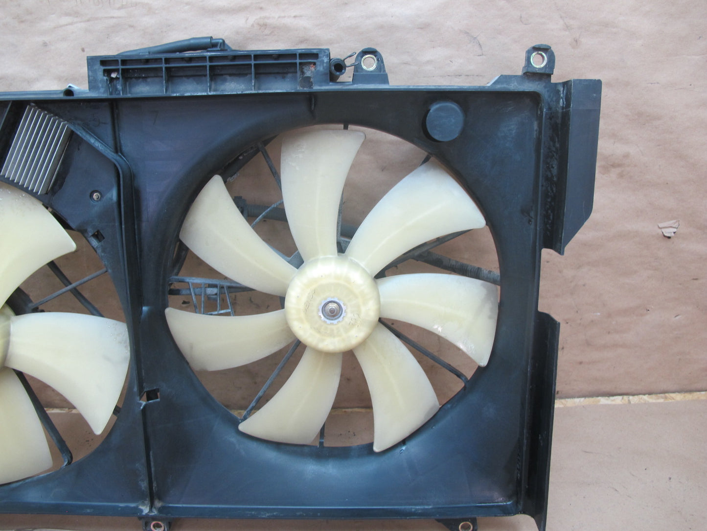 01-06 Lexus LS430 UCF30L Engine Radiator Cooling Motor Fan Shroud w Module OEM