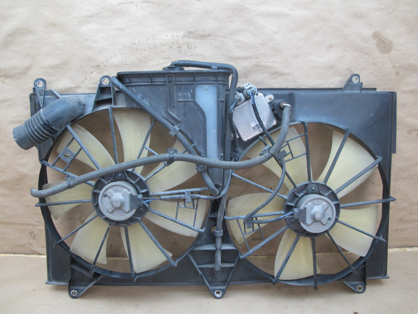 01-06 Lexus LS430 UCF30L Engine Radiator Cooling Motor Fan Shroud w Module OEM