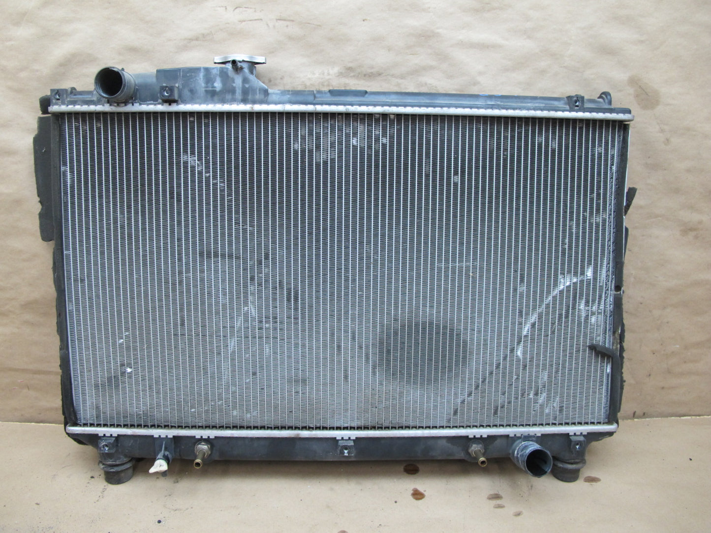 01-06 Lexus UCF30L LS430 Engine Cooling Radiator 422172-3823 OEM