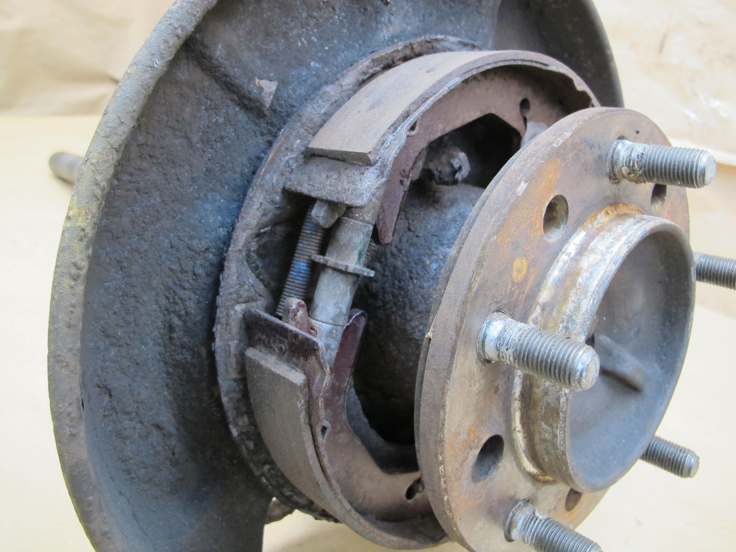1998-2002 Lexus J100 LX470 Rear Right Passenger Side Spindle Knuckle Wheel Hub