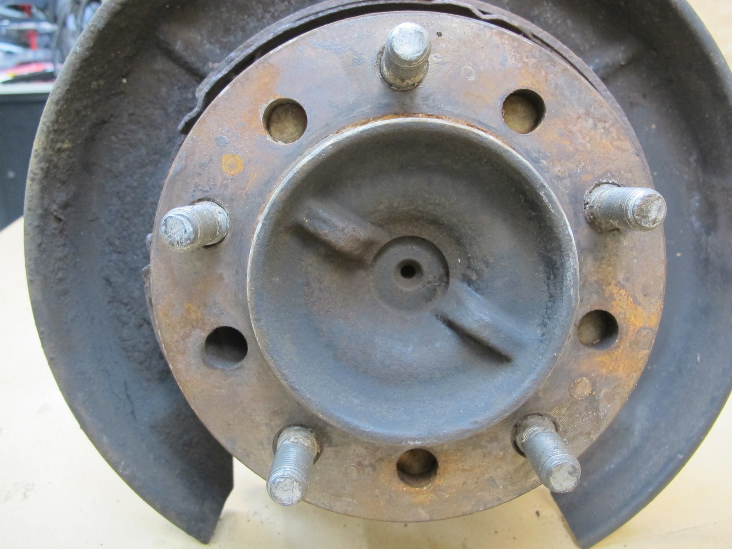 1998-2002 Lexus J100 LX470 Rear Right Passenger Side Spindle Knuckle Wheel Hub