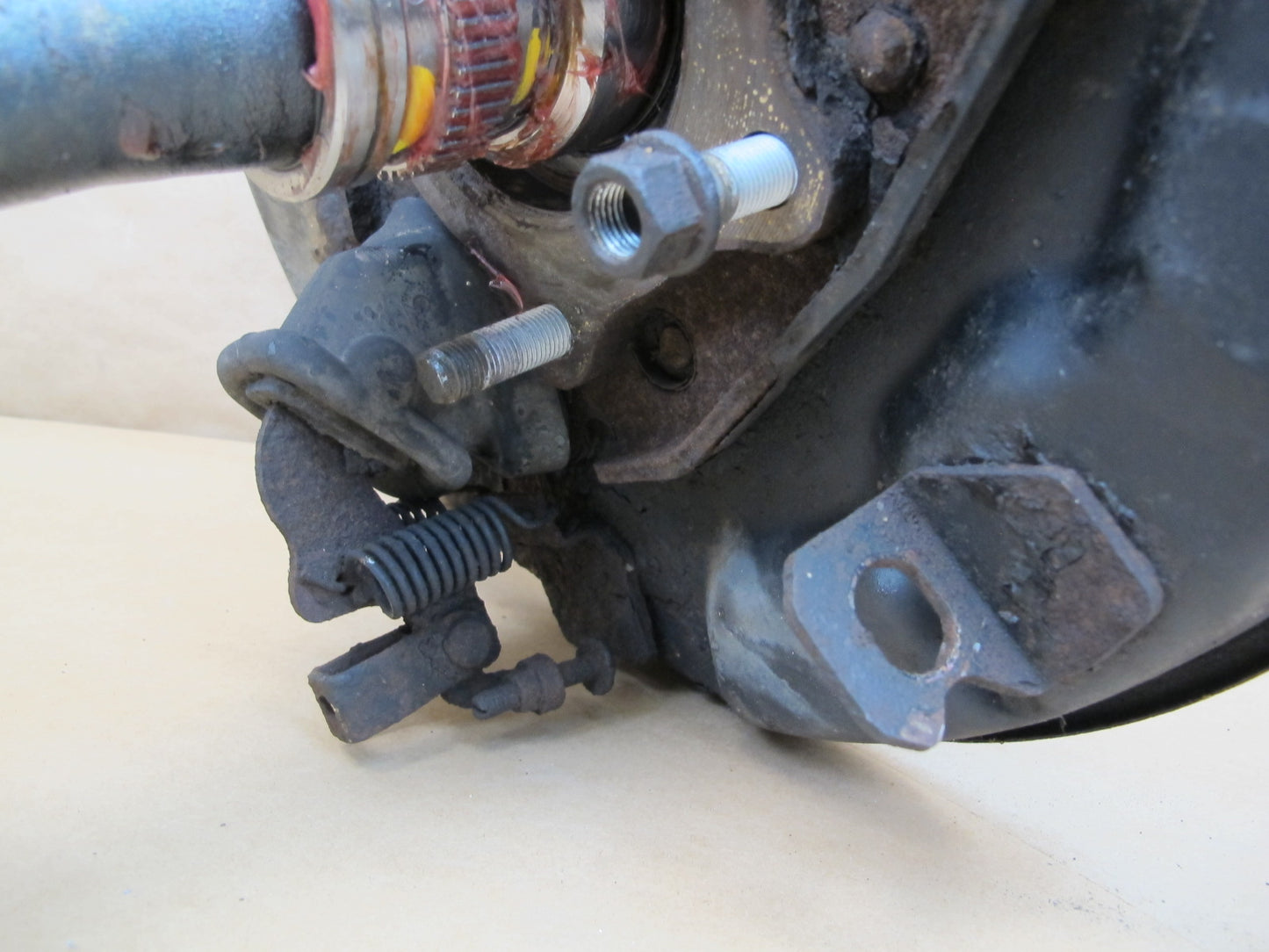 1998-2002 Lexus J100 LX470 Rear Right Passenger Side Spindle Knuckle Wheel Hub