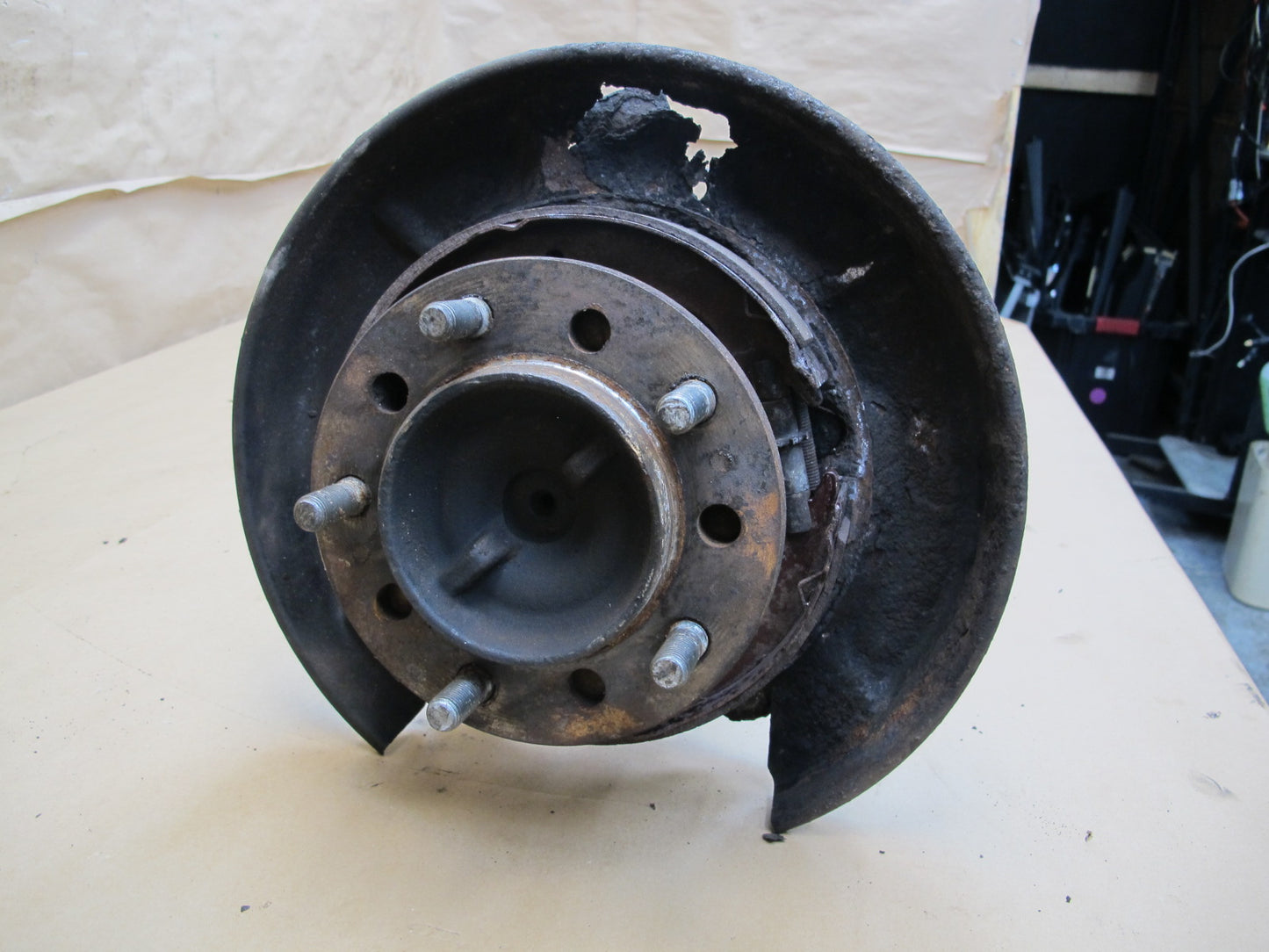 1998-2002 Lexus J100 LX470 Rear Left Driver Side Spindle Knuckle Wheel Hub