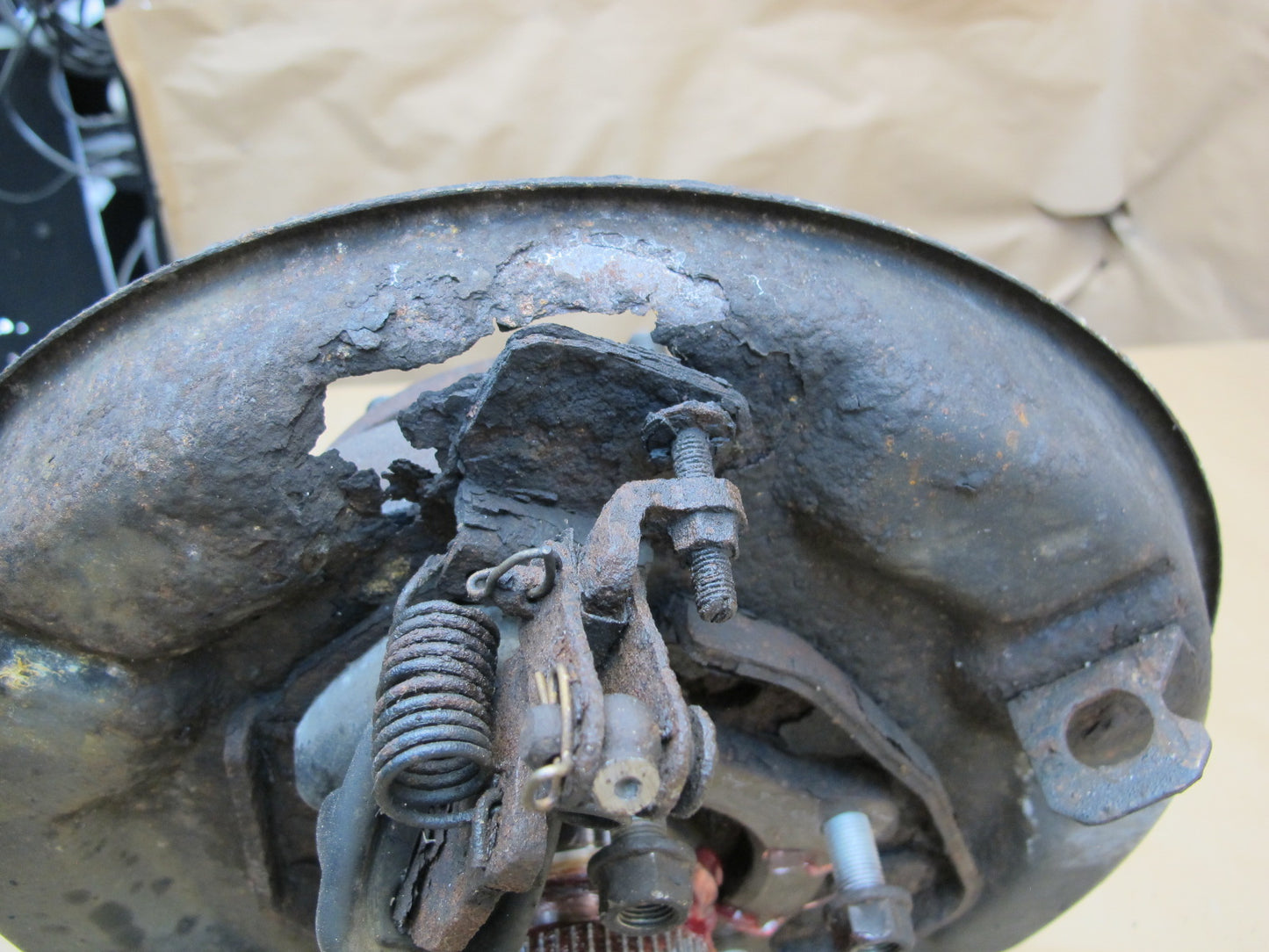 1998-2002 Lexus J100 LX470 Rear Left Driver Side Spindle Knuckle Wheel Hub