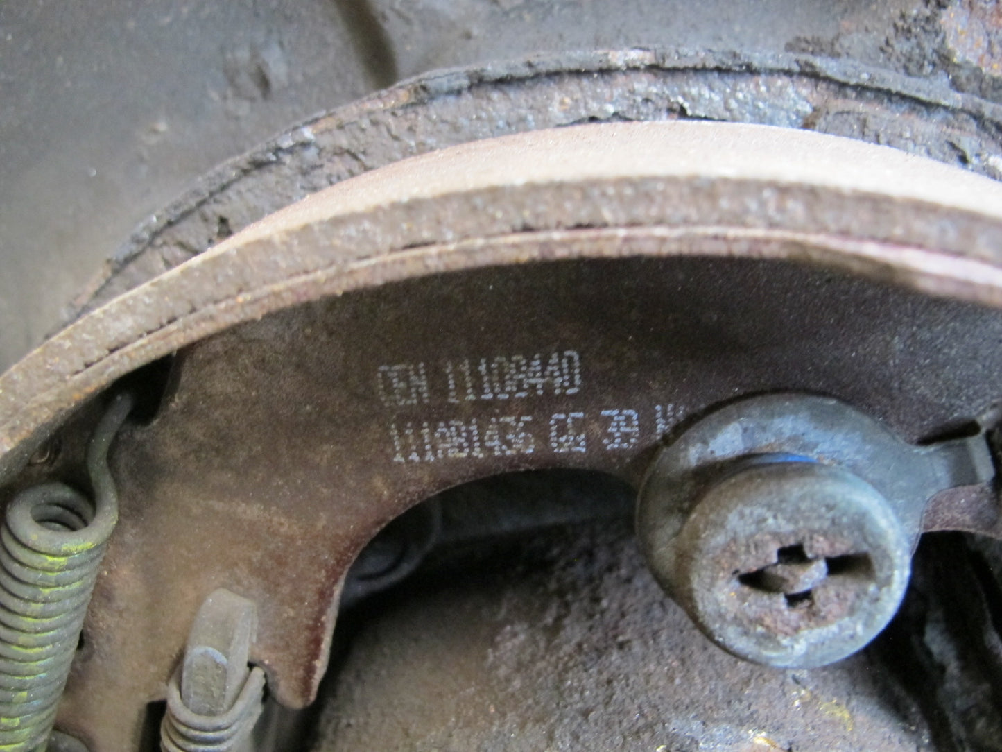 1998-2002 Lexus J100 LX470 Rear Left Driver Side Spindle Knuckle Wheel Hub