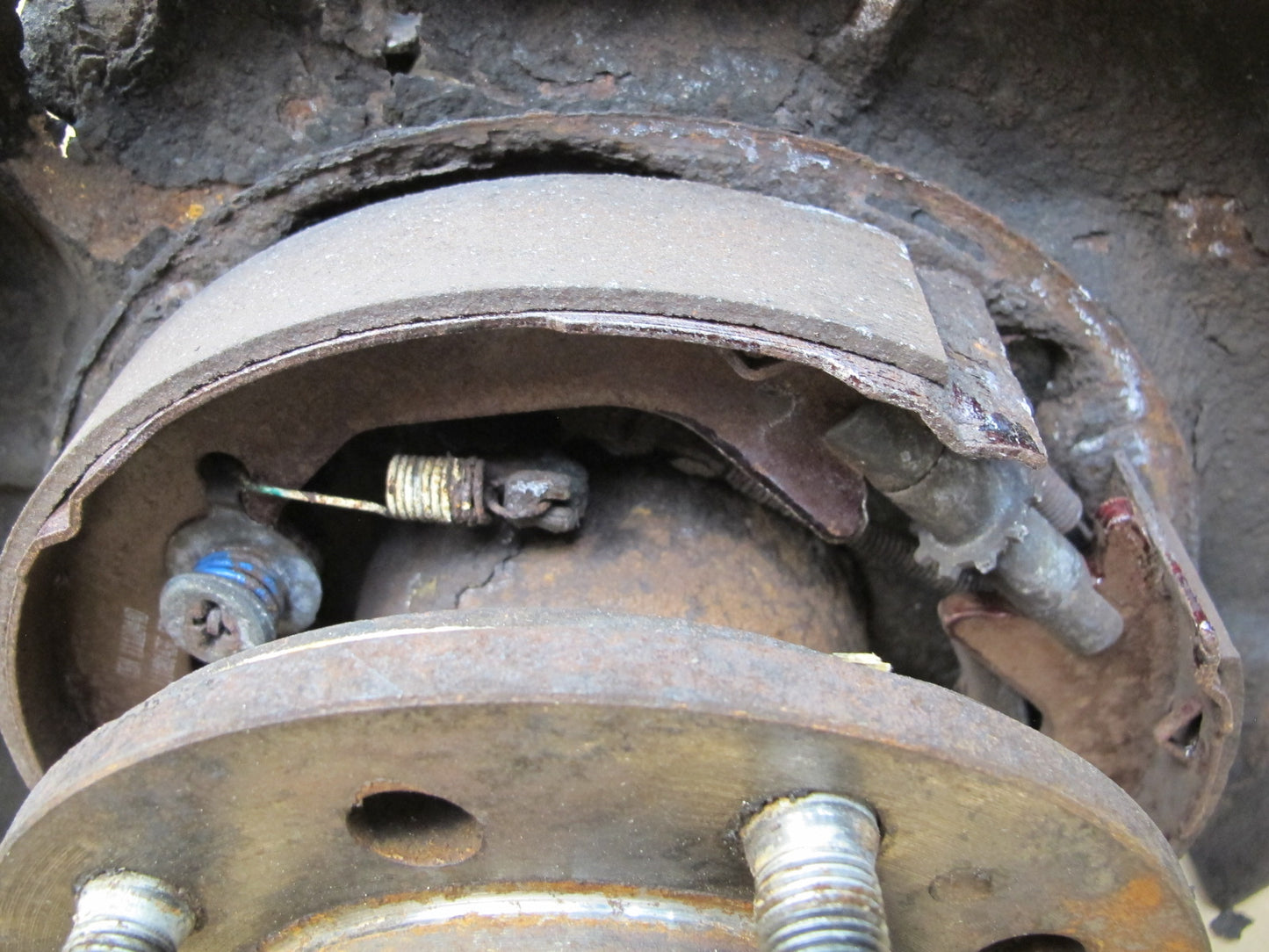 1998-2002 Lexus J100 LX470 Rear Left Driver Side Spindle Knuckle Wheel Hub