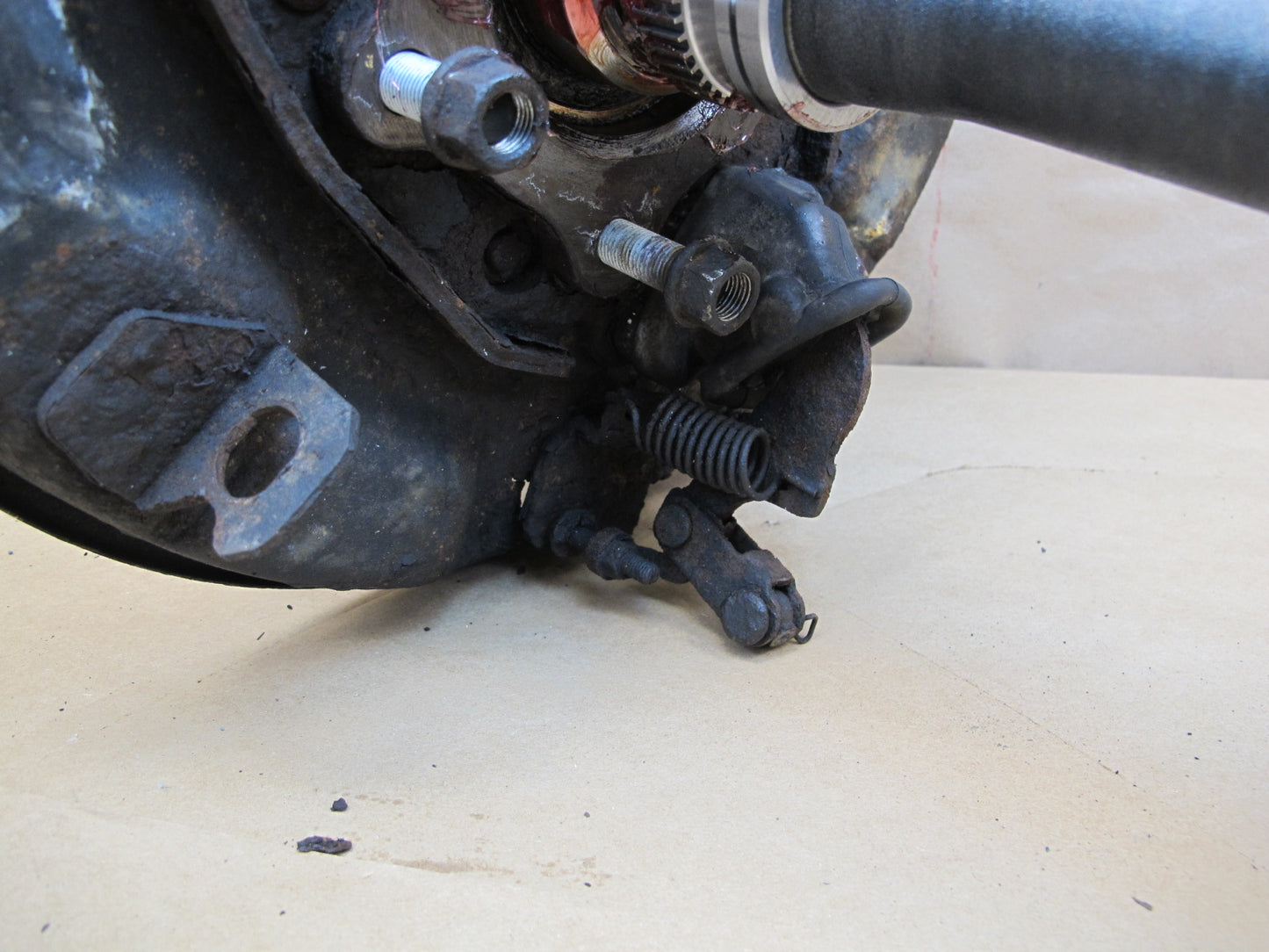 1998-2002 Lexus J100 LX470 Rear Left Driver Side Spindle Knuckle Wheel Hub