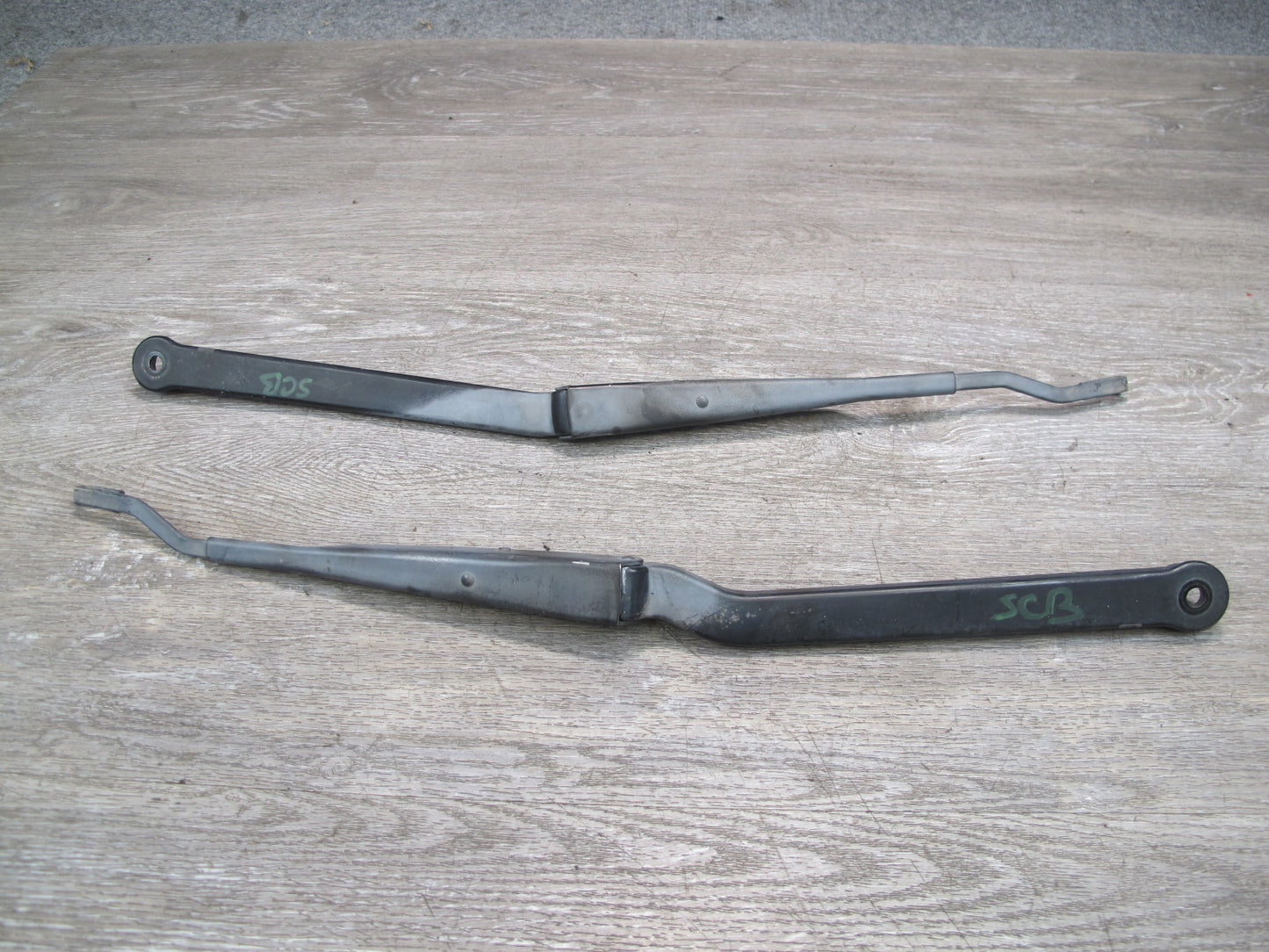92-00 Lexus UZZ30L SC400 SC300 Set of 2 Front Windshield Wiper Arm OEM
