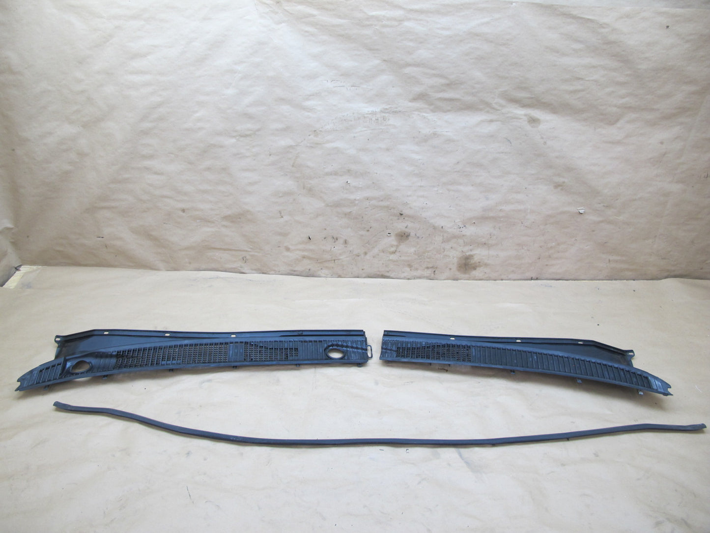 1998-2004 Lexus J100 LX470 Left & Right Side Cowl TOP Windshield Grille Seal Set