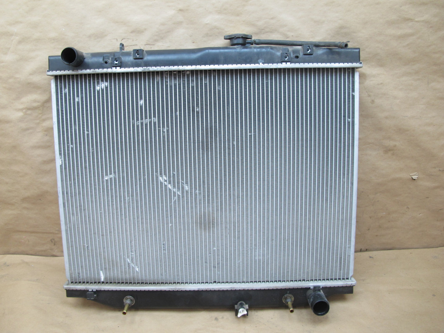 1998-2002 Lexus LX470 Engine Motor Cooling Radiator