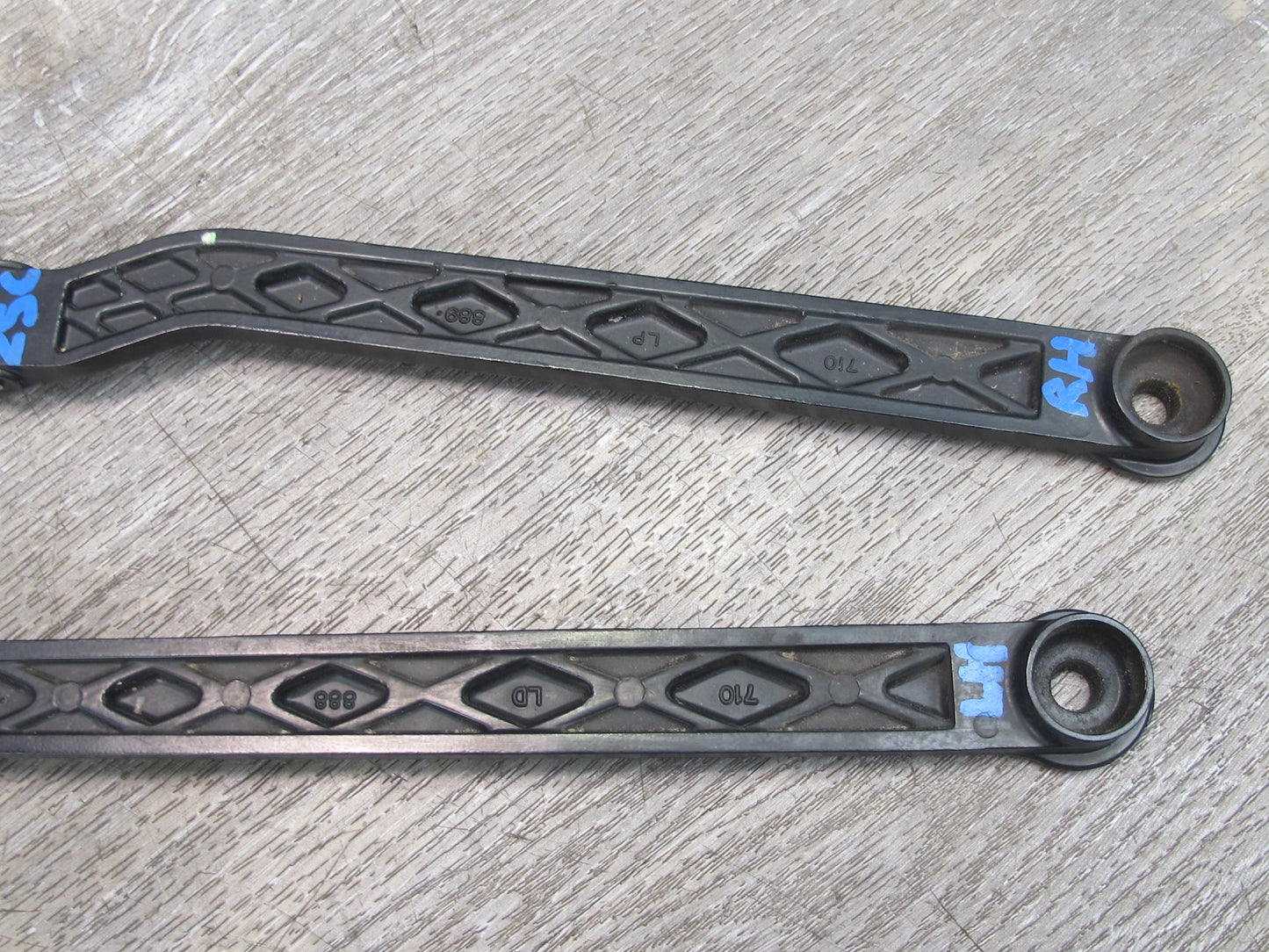 92-00 Lexus SC400 SC300 Set of 2 Front Left & Right Windshield Wiper Arm OEM
