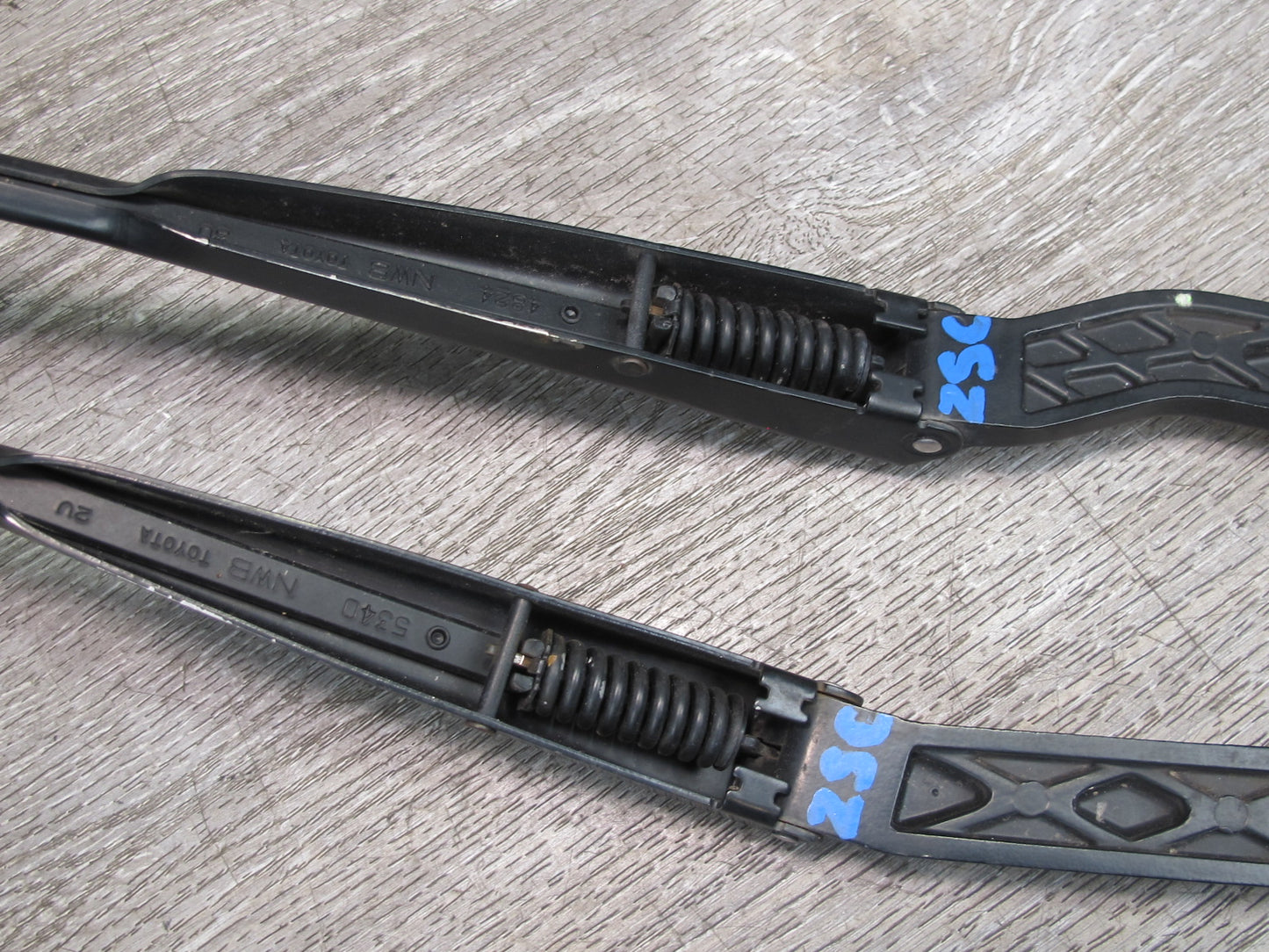 92-00 Lexus SC400 SC300 Set of 2 Front Left & Right Windshield Wiper Arm OEM