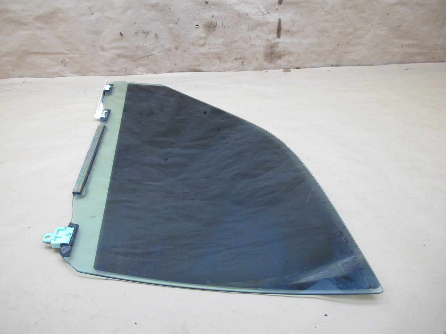 01-03 Lexus JCE10L IS300 Front Right Door Glass Window OEM