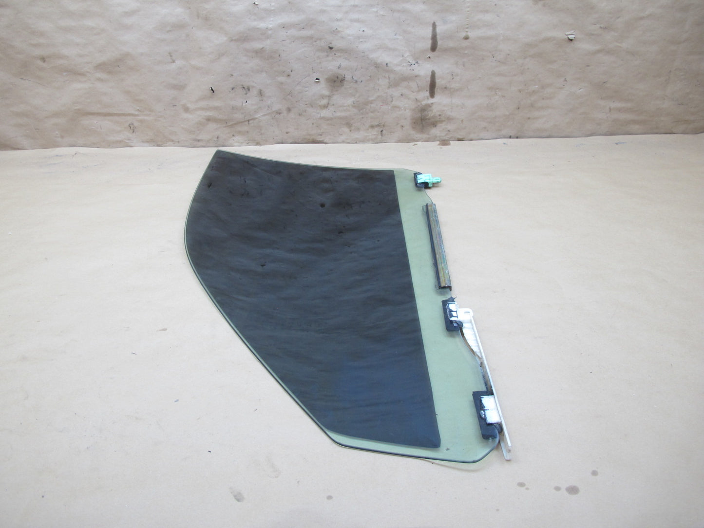 01-03 Lexus JCE10L IS300 Front Right Door Glass Window OEM