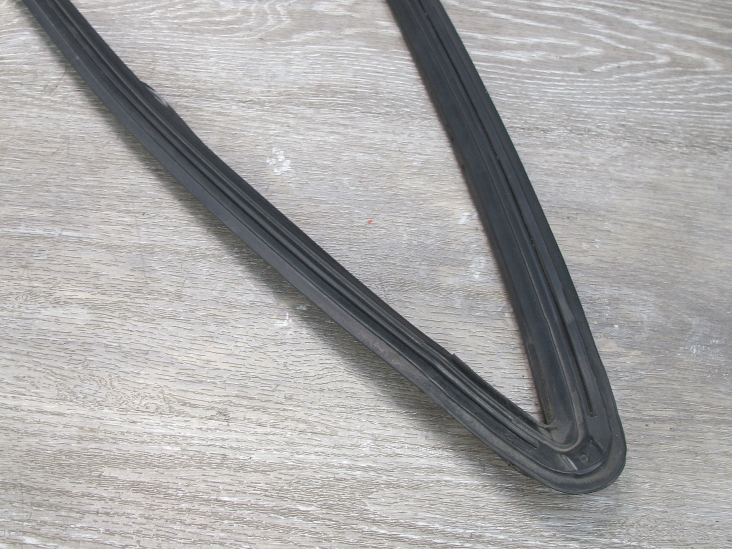 1983-1991 Porsche 928 S Rear Left Side Quarter Glass Weatherstrip Rubber Seal