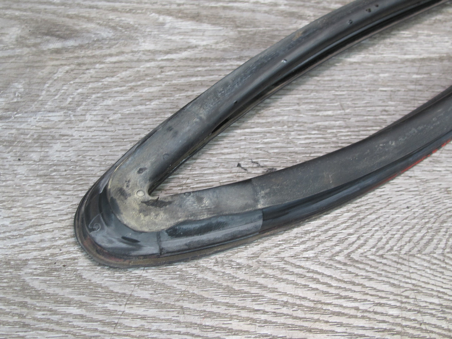 1983-1991 Porsche 928 S Rear Left Side Quarter Glass Weatherstrip Rubber Seal