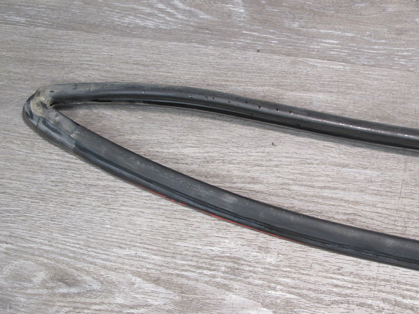 1983-1991 Porsche 928 S Rear Left Side Quarter Glass Weatherstrip Rubber Seal