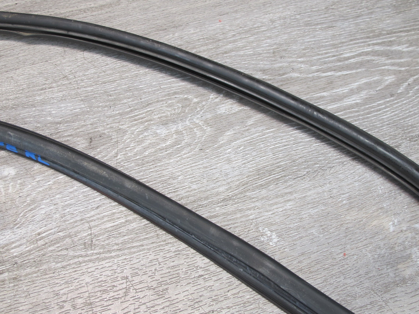 1983-1991 Porsche 928 S Rear Left Side Quarter Glass Weatherstrip Rubber Seal