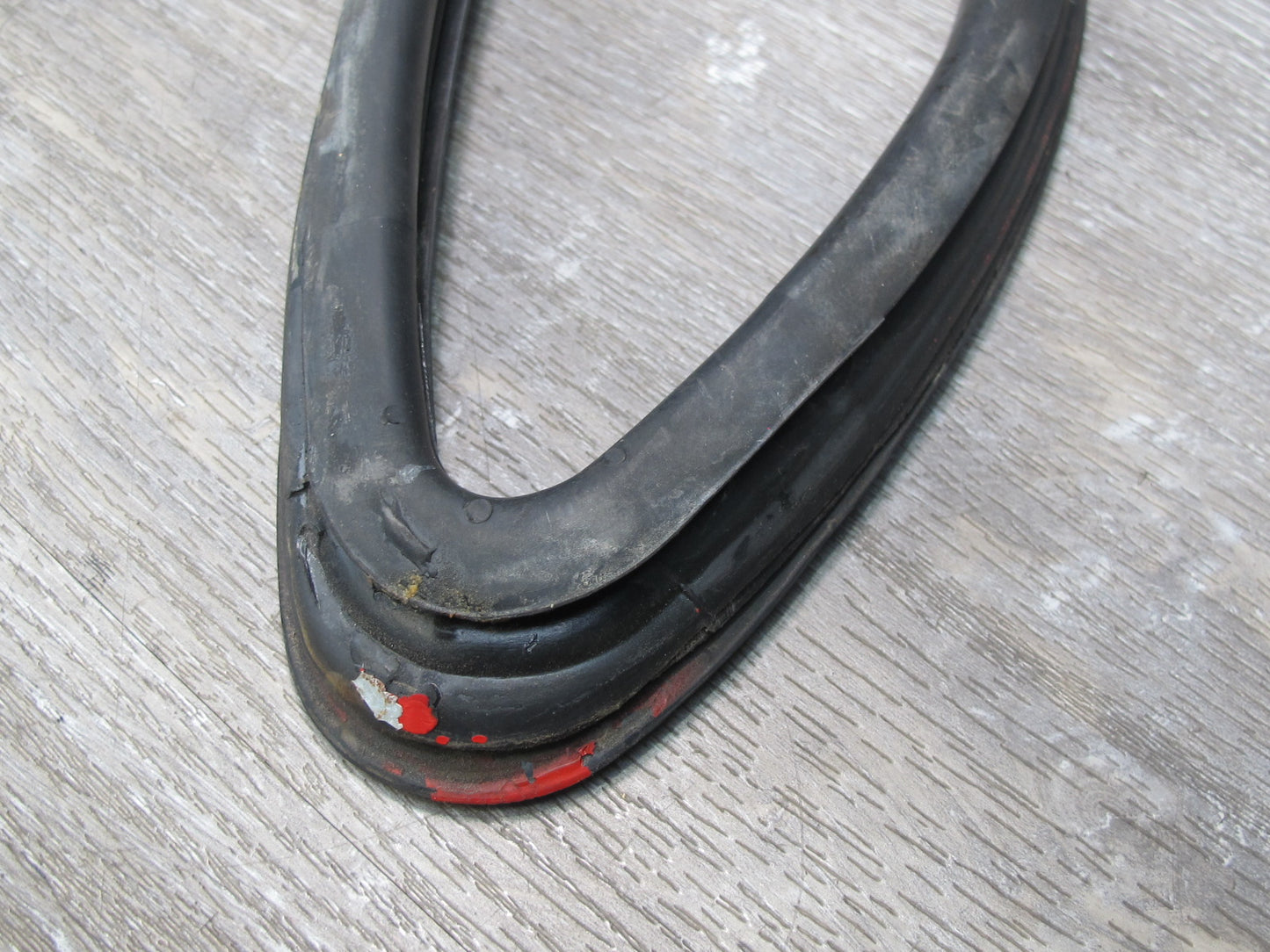 1983-1991 Porsche 928 S Rear Left Side Quarter Glass Weatherstrip Rubber Seal