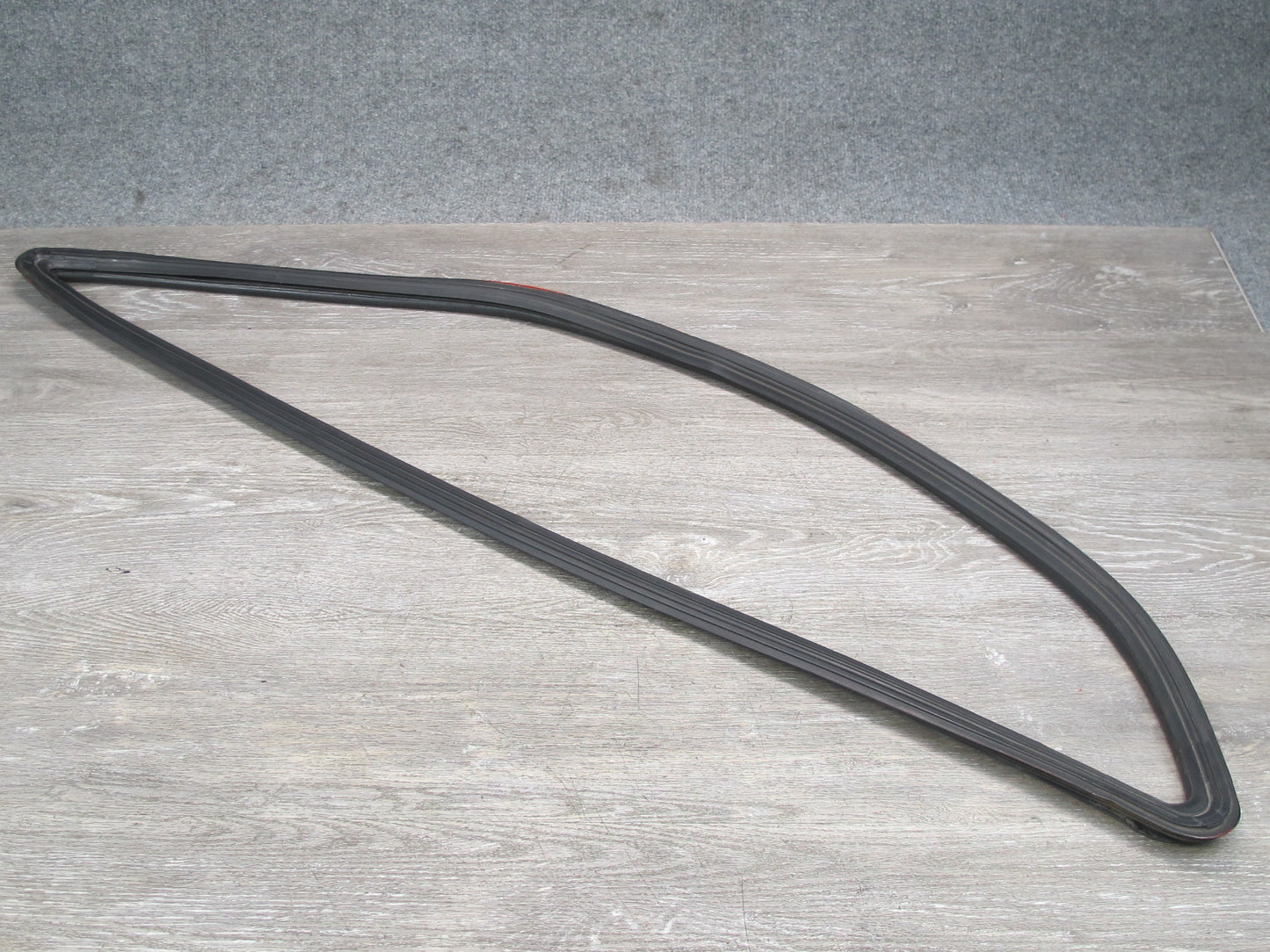 1983-1991 Porsche 928 S4 Rear Right Side Quarter Glass Weatherstrip Rubber Seal