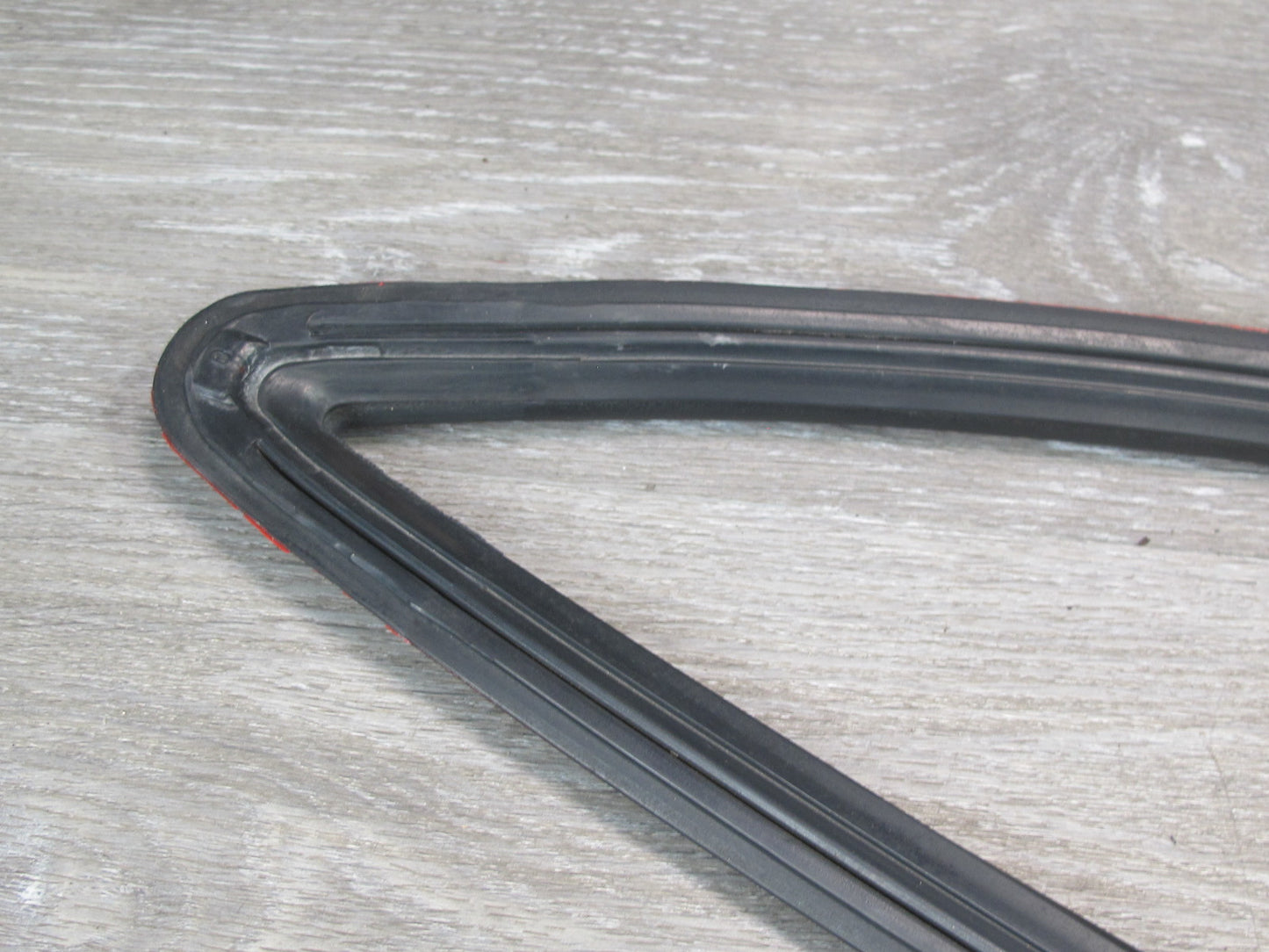 1983-1991 Porsche 928 S4 Rear Right Side Quarter Glass Weatherstrip Rubber Seal