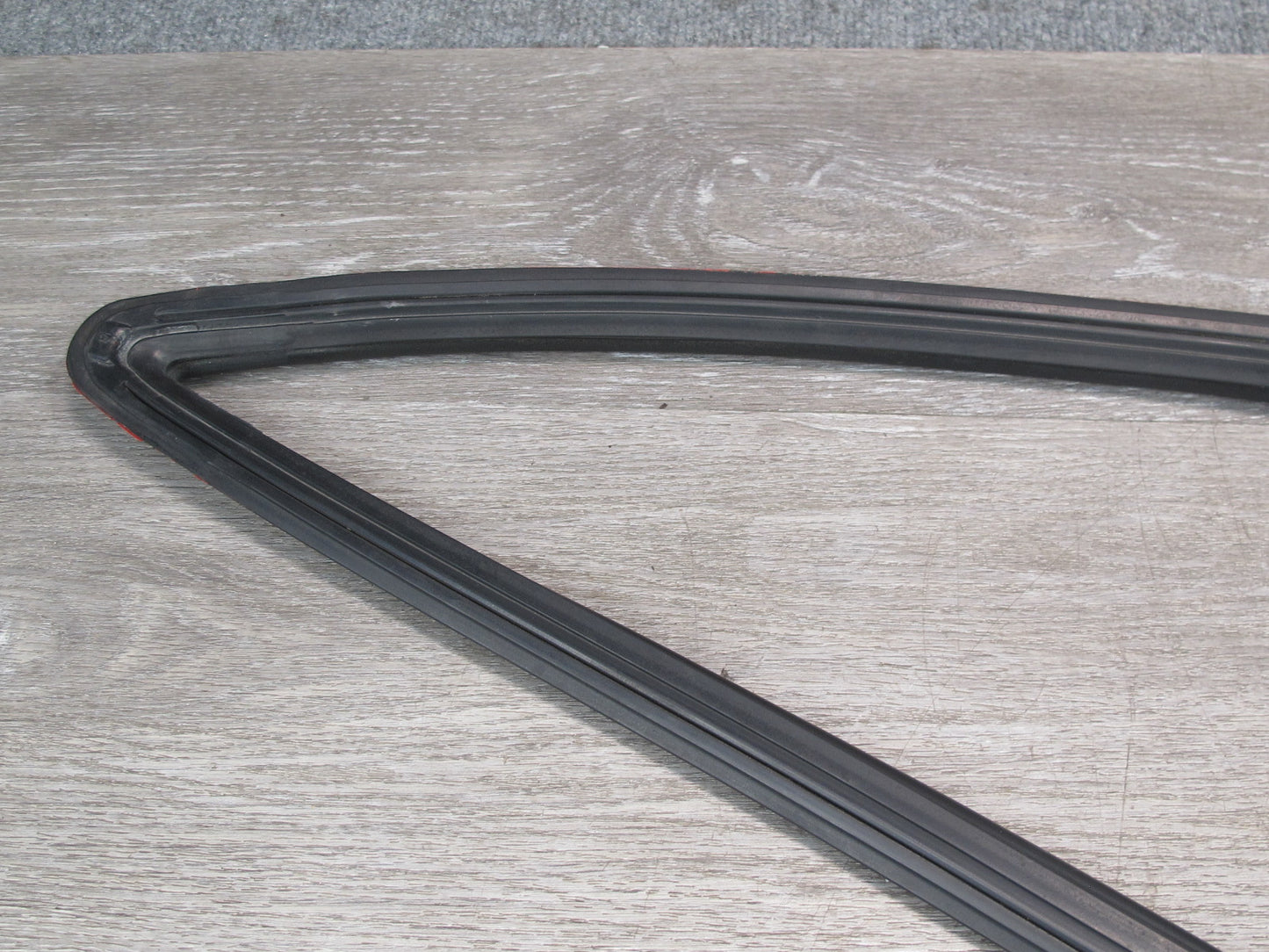 1983-1991 Porsche 928 S4 Rear Right Side Quarter Glass Weatherstrip Rubber Seal