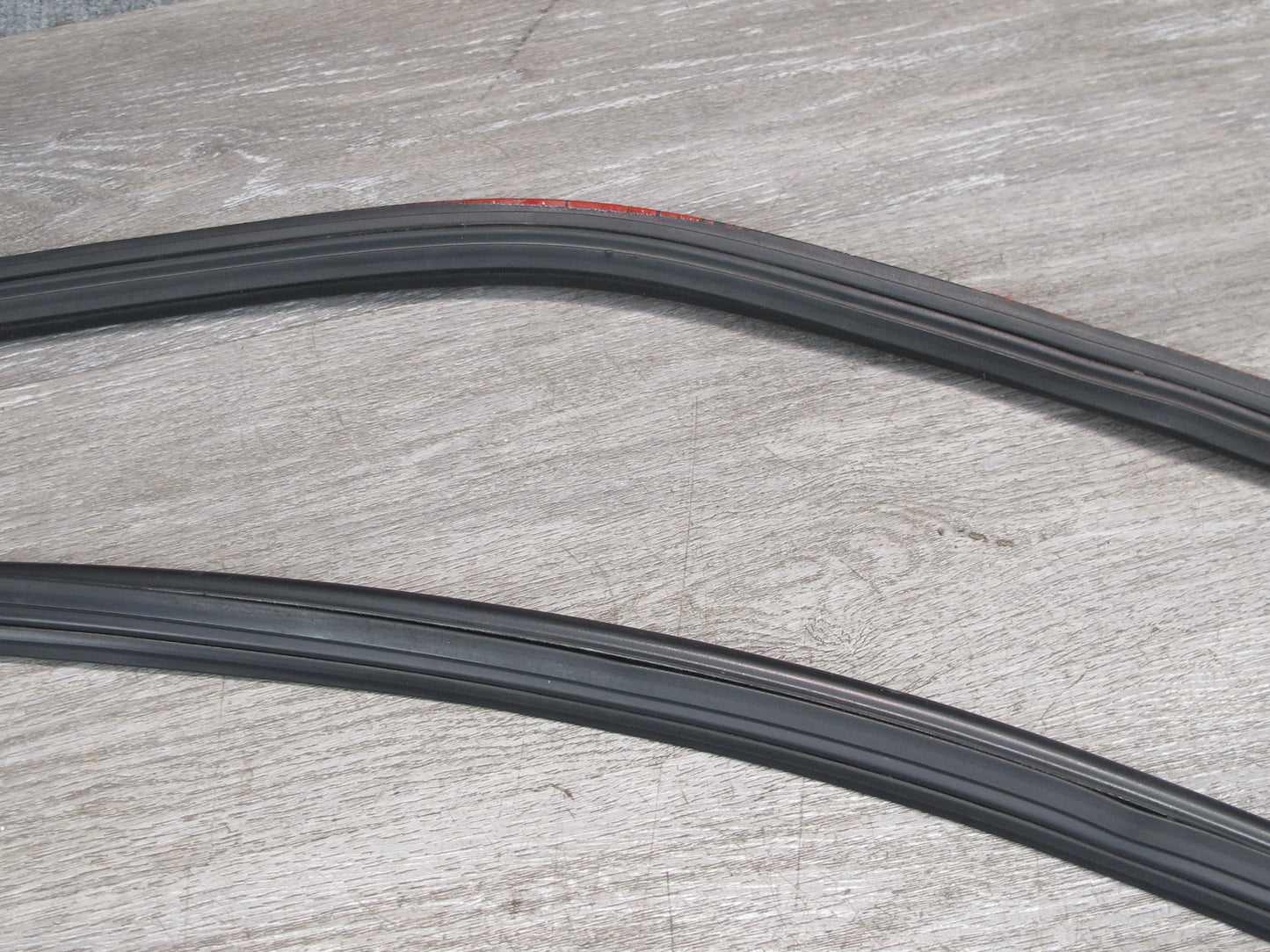 1983-1991 Porsche 928 S4 Rear Right Side Quarter Glass Weatherstrip Rubber Seal