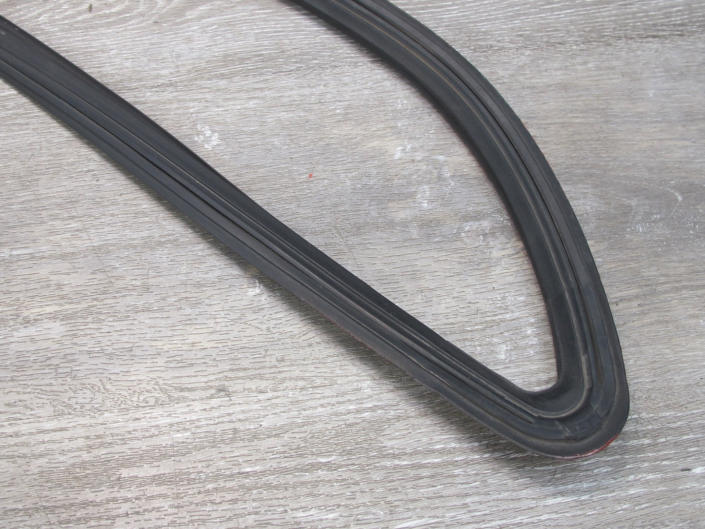 1983-1991 Porsche 928 S4 Rear Right Side Quarter Glass Weatherstrip Rubber Seal