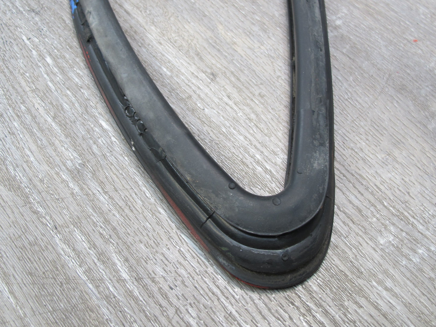 1983-1991 Porsche 928 S4 Rear Right Side Quarter Glass Weatherstrip Rubber Seal