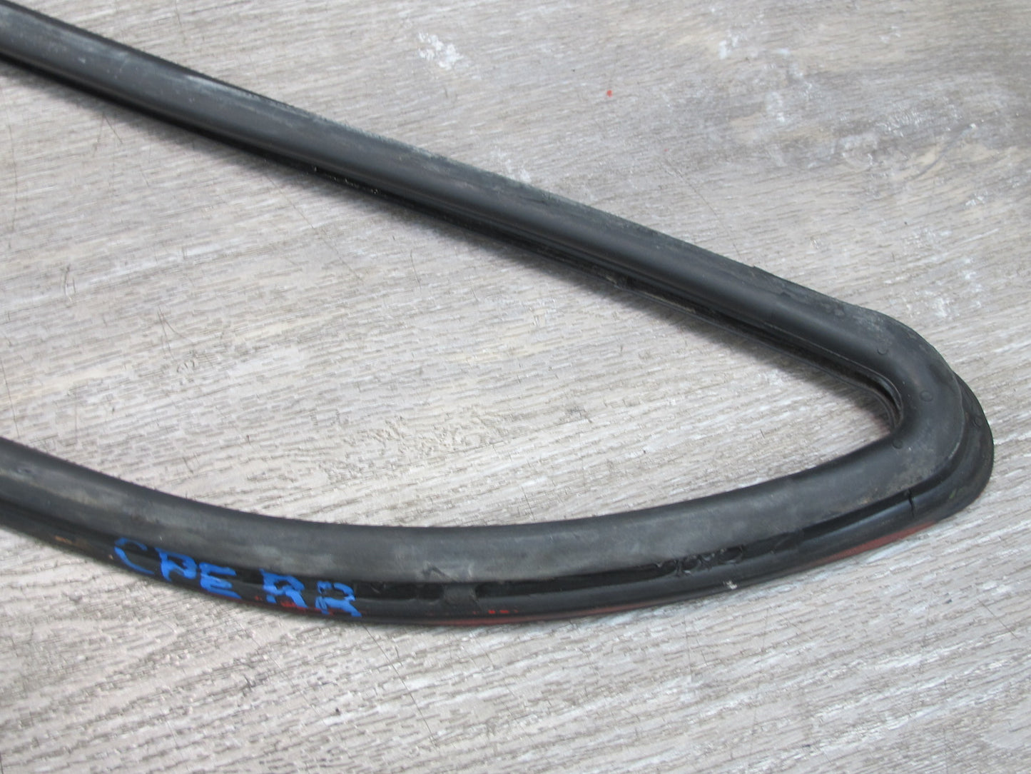 1983-1991 Porsche 928 S4 Rear Right Side Quarter Glass Weatherstrip Rubber Seal