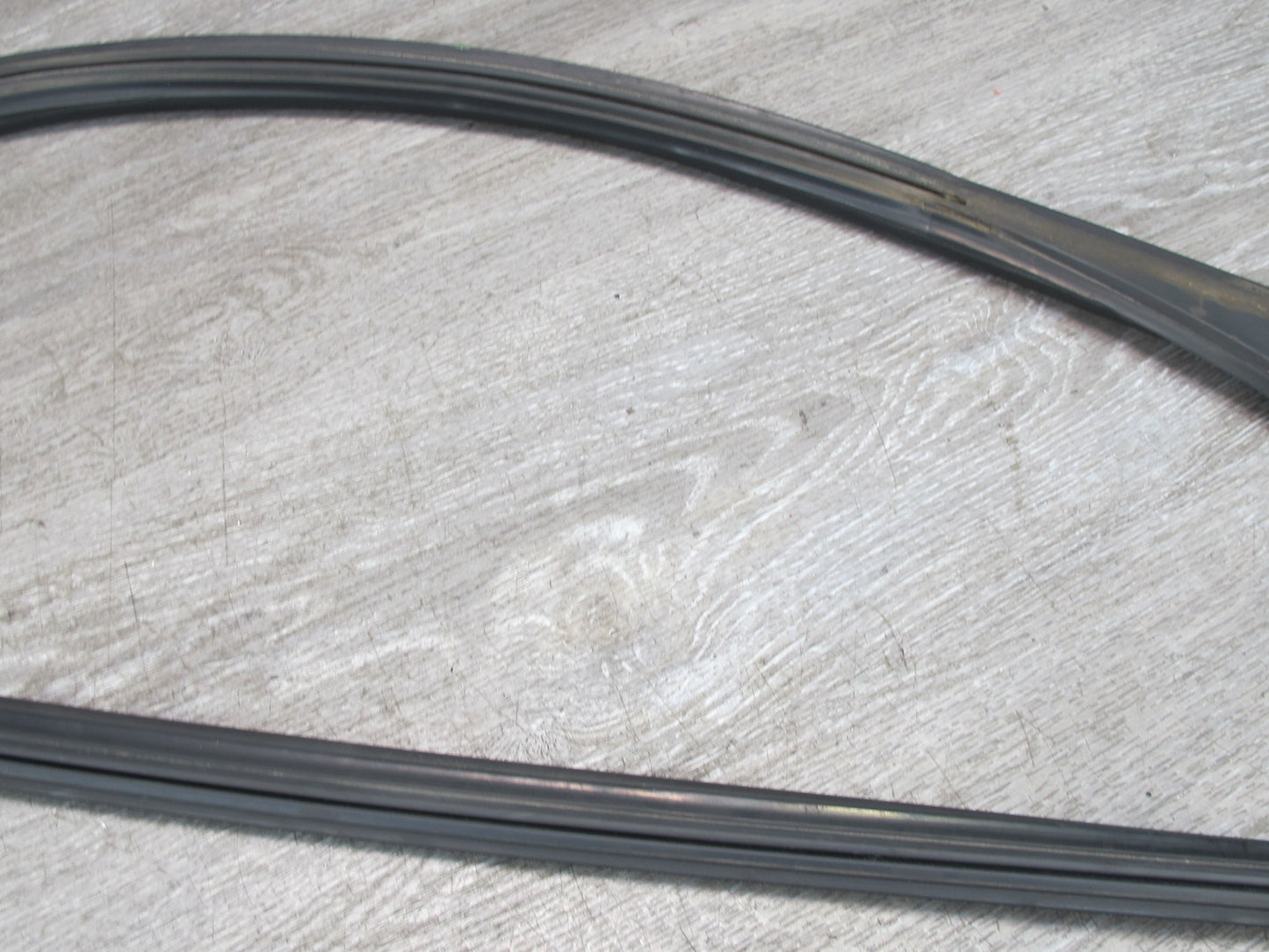 1983-1991 Porsche 928 S Rear Right Side Quarter Glass Weatherstrip Rubber Seal