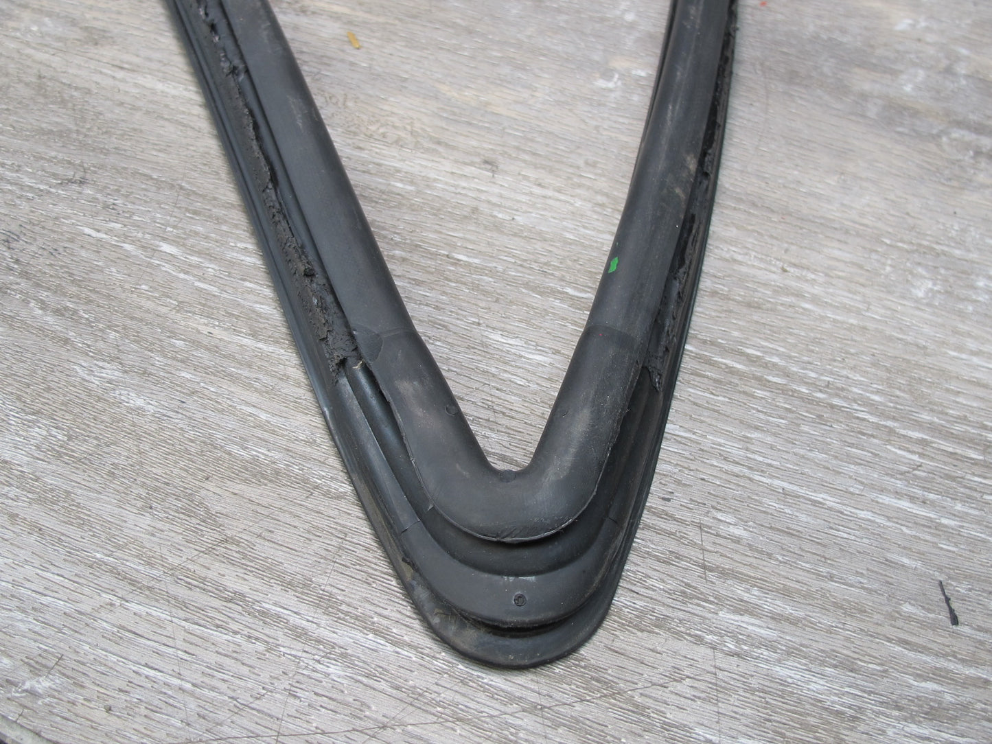 1983-1991 Porsche 928 S Rear Right Side Quarter Glass Weatherstrip Rubber Seal